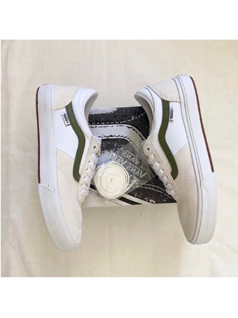 Vans Gilbert Crockett Shoe
True White / Green Women 9.0 US
Mens 7.5 US - Picture 9 of 13